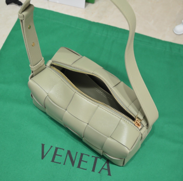 Bottega Veneta New Brick Cassette Handbag - Light Green - Image 3