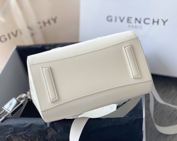 Givenchy Antigona Calfskin Handbag - White - Image 3